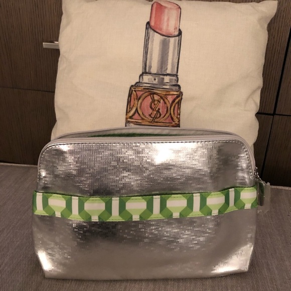 NWOT CLiNiQUE Large Make-up/Essentials bag💄👝 - Picture 1 of 6